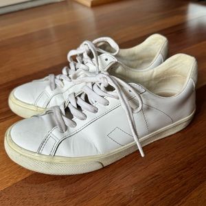 Women’s Size 37 VEJA Esplar Leather Logo Low Top Sneakers